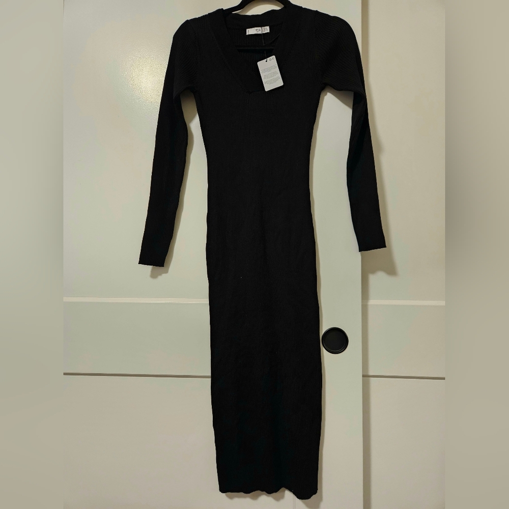 New Mango black long sleeve v-neck knit dress